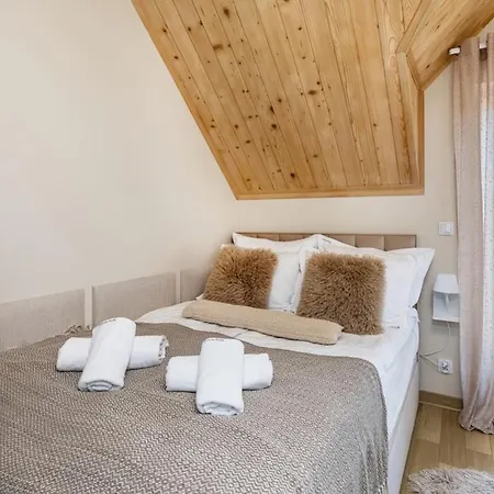 Hébergement de vacances Czarna Perla- Bike & Kluszkowce Przy Jeziorze, Podgrzewany Basen